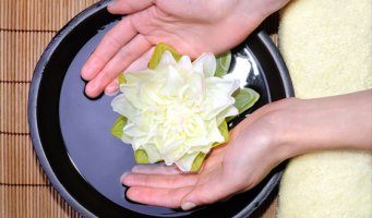 Безупречные ручки и ножки: SPA-маникюр, аппаратный педикюр и массаж ног