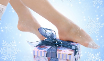 Идеальный подарок к Новому году: SPA-маникюр и педикюр с покрытием лаком или Shellac + массаж стоп + компьютерная диагностика кожи лица